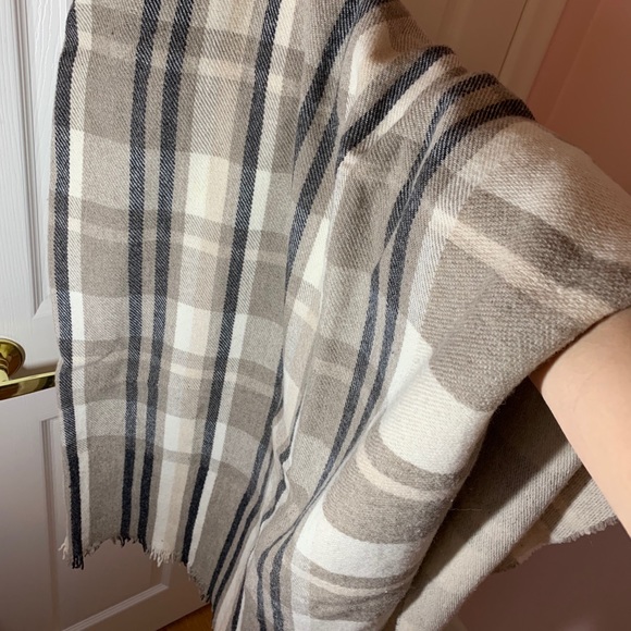 J. Crew Accessories - J CREW WOOL BLANKET SCARF